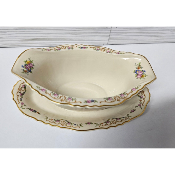 Vintage Syracuse Marietta Federal Shape Gravy Boat with Attached Underplate - Picture 2 of 3